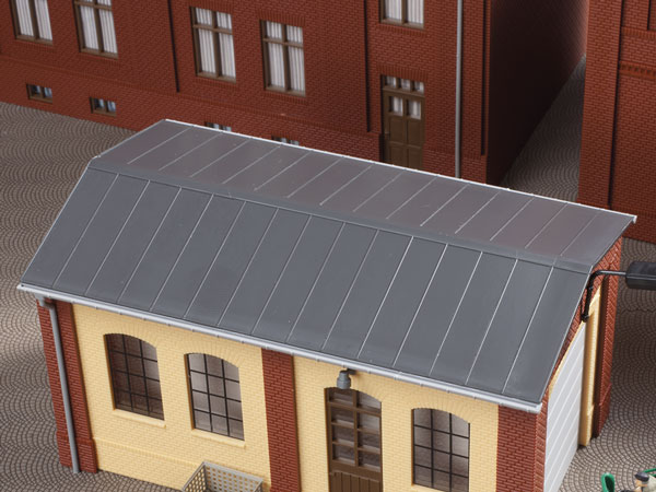 Two Metal roofs with gutters and drain pipes<br /><a href='images/pictures/Auhagen/80306.jpg' target='_blank'>Full size image</a>